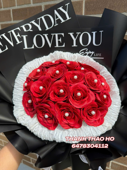 Bó hồng đỏ điểm nhẹ ngọc trai xinh xinh