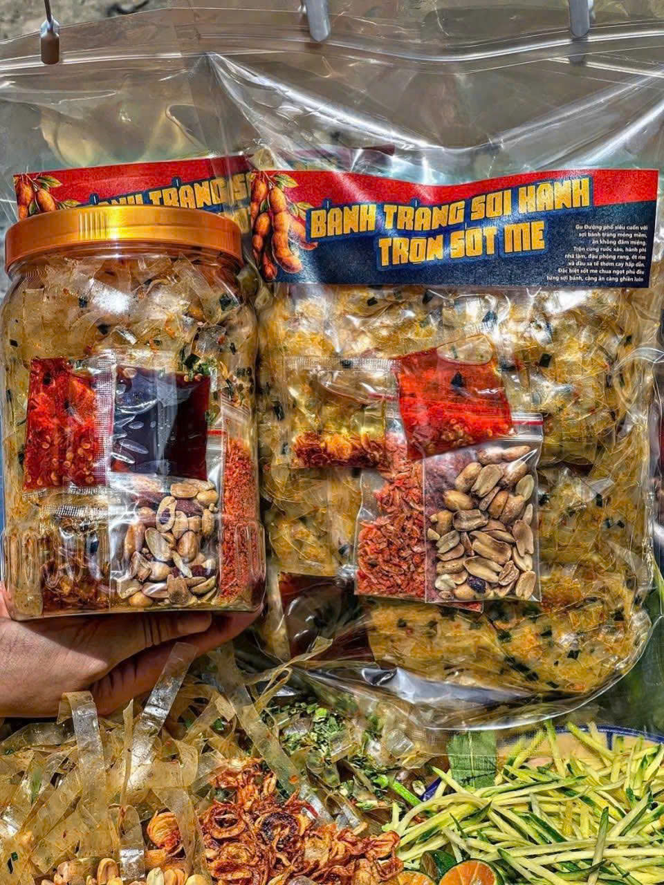 Bánh tráng sợi hành trộn me cay full topping