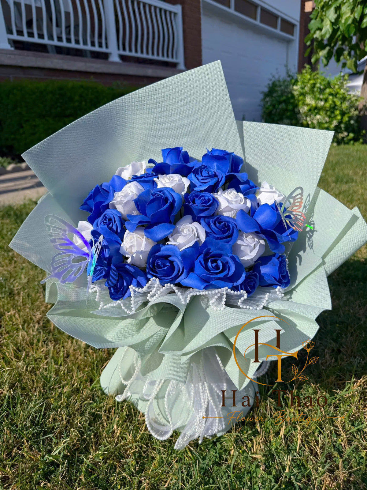 Hoa xanh mix trắng form xoè tròn đều