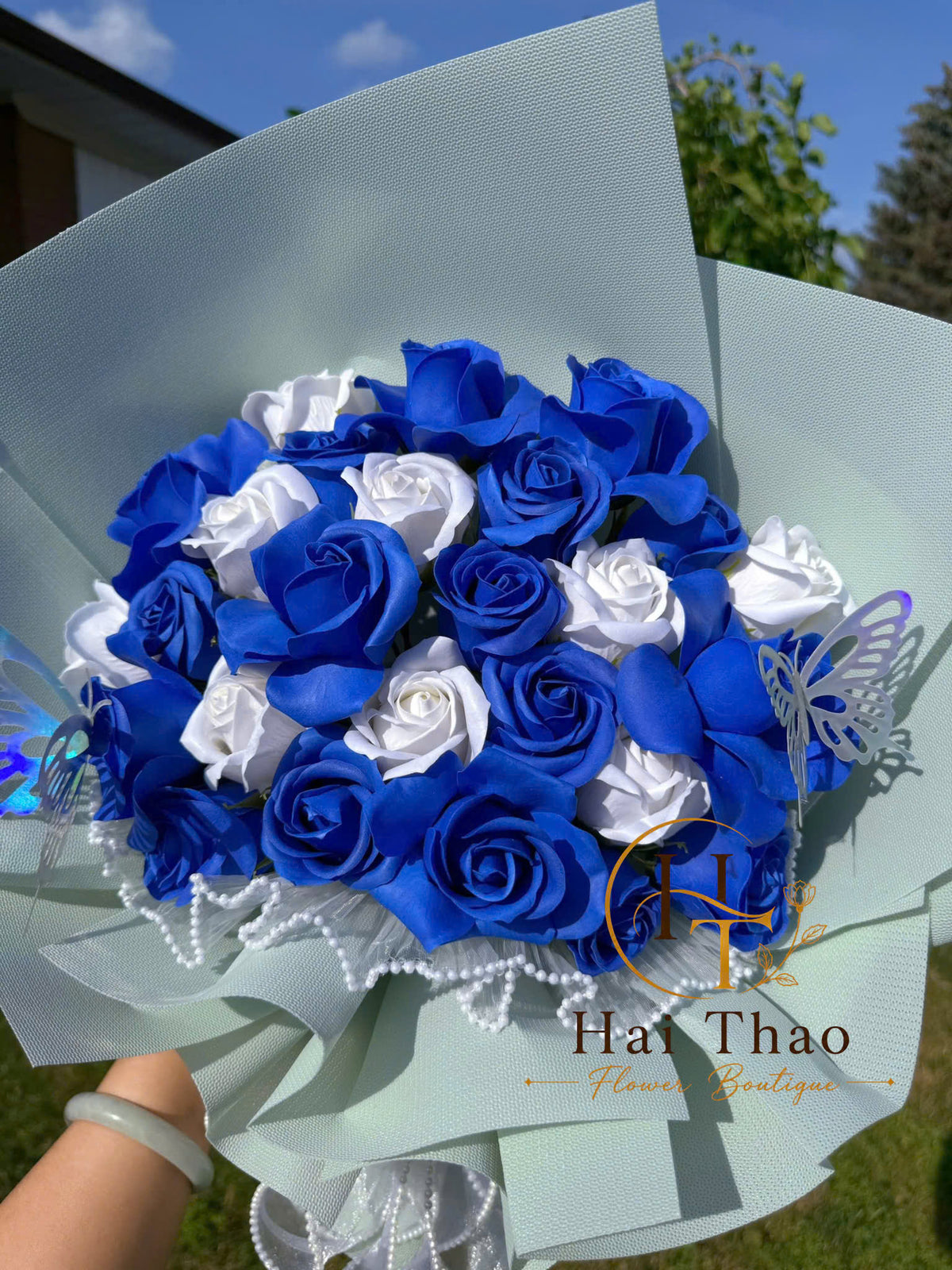 Hoa xanh mix trắng form xoè tròn đều