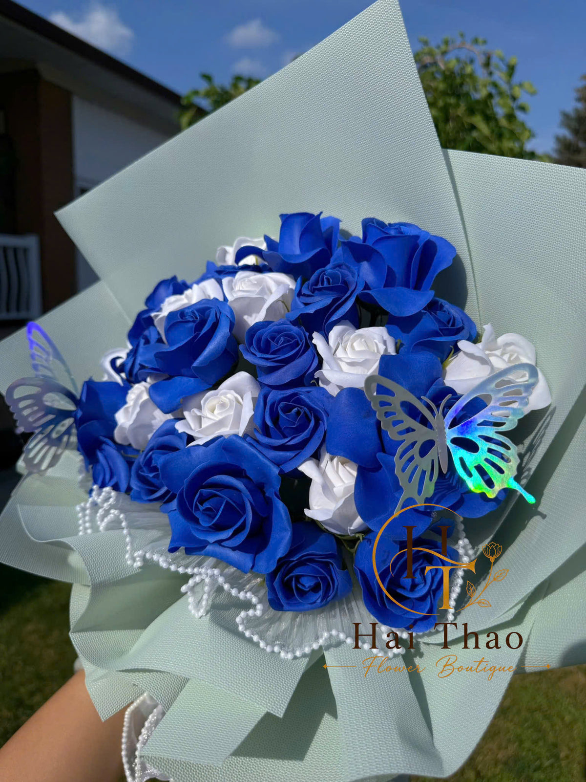 Hoa xanh mix trắng form xoè tròn đều