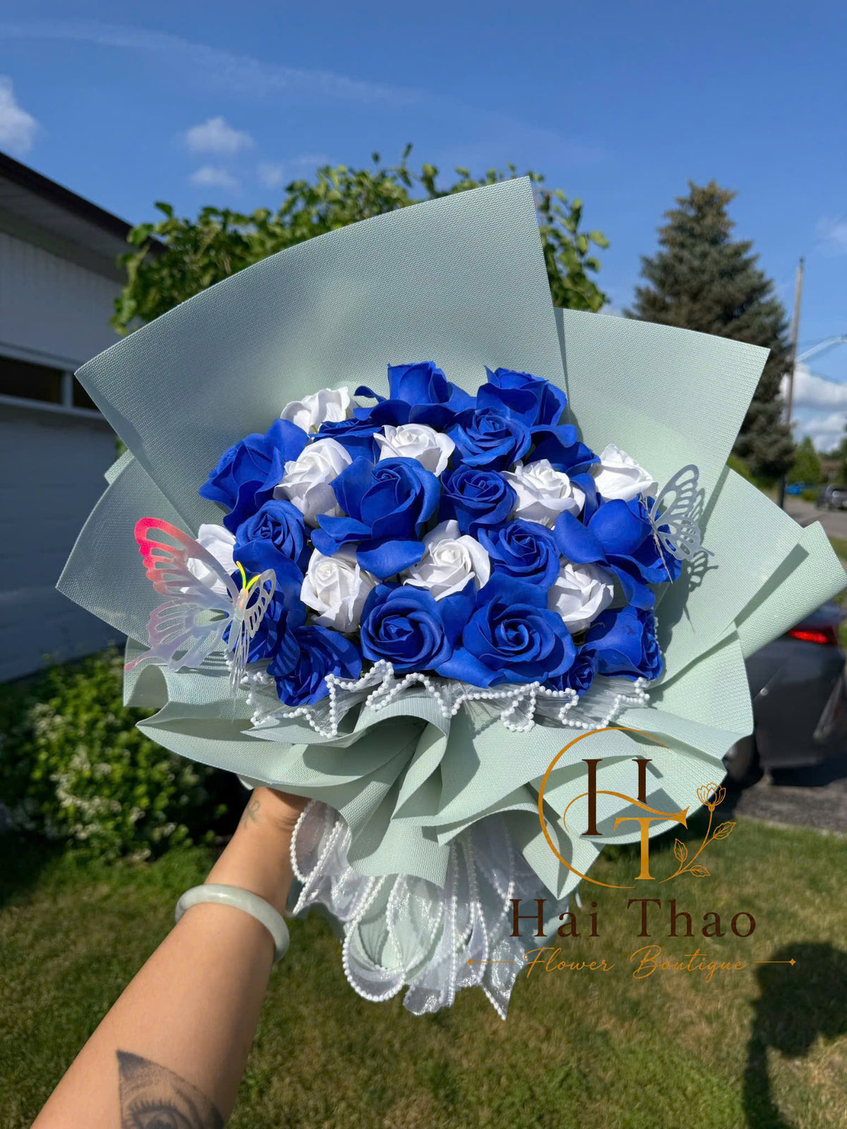 Hoa xanh mix trắng form xoè tròn đều