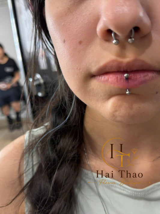 Vertical Labret _ Xỏ môi dọc