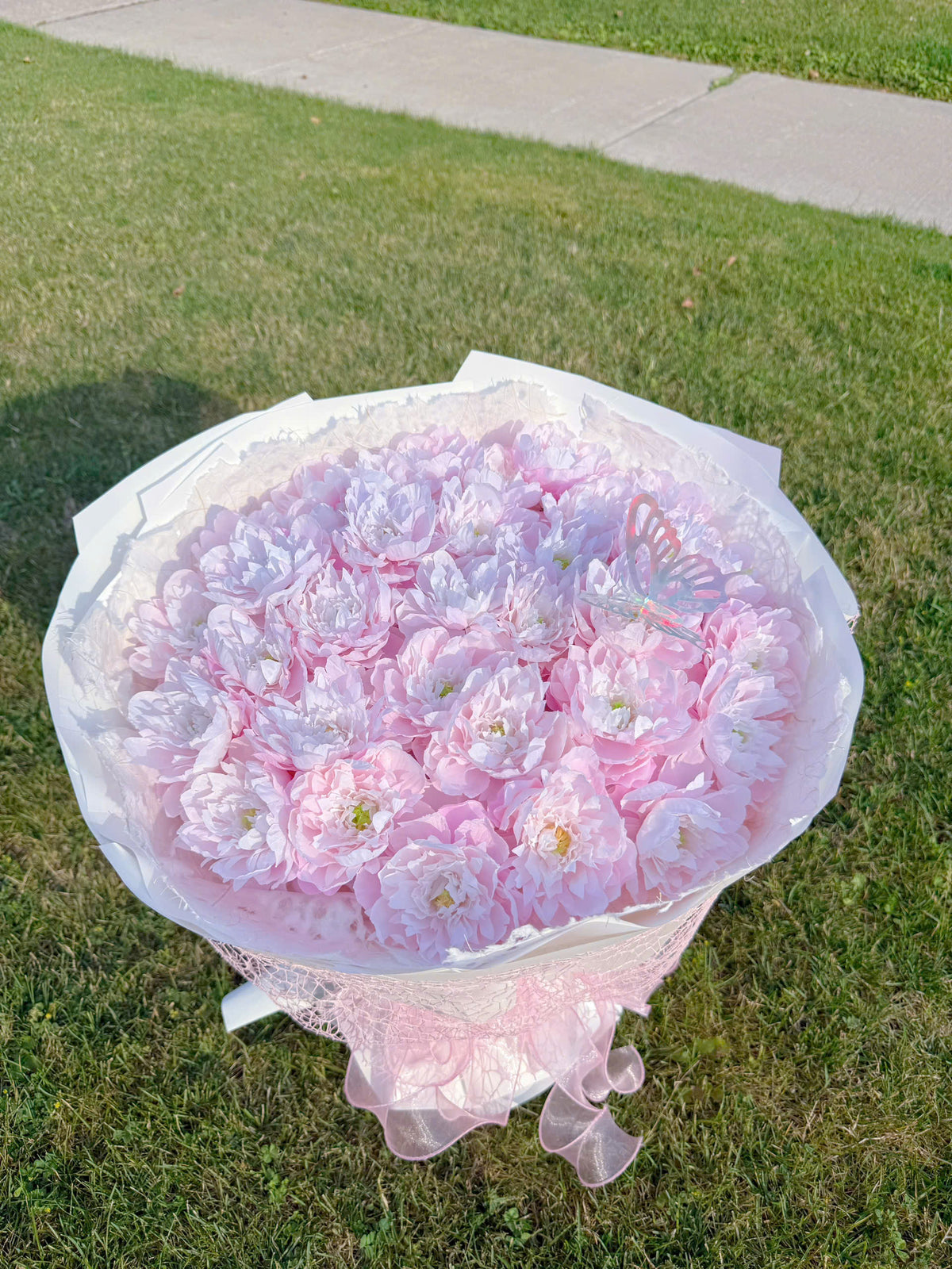 Hoa mẫu đơn tone hồng pastel, phối màu quá dịu keo