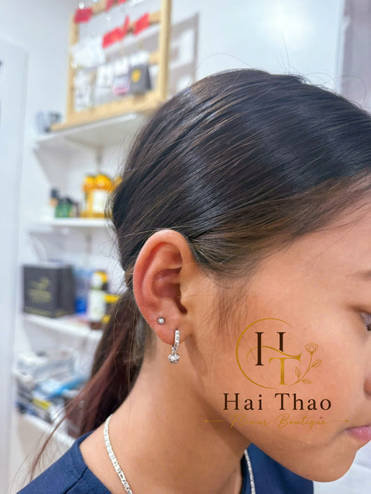 Upper lobe 2 bên tai cho bé 12 tuổi