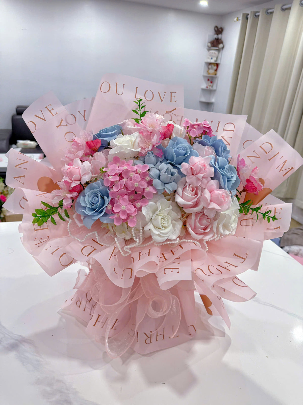 Pink & blue wax flowers in a beautiful fan-shaped arrangement 💗💙💐