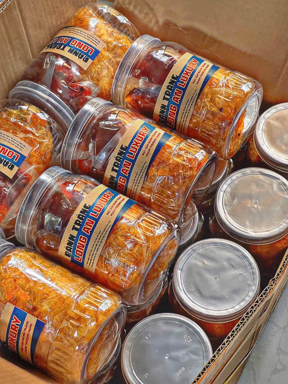 Bánh tráng Long An Luxury kèm sốt sate siêu cay và sốt chanh quyến rũ