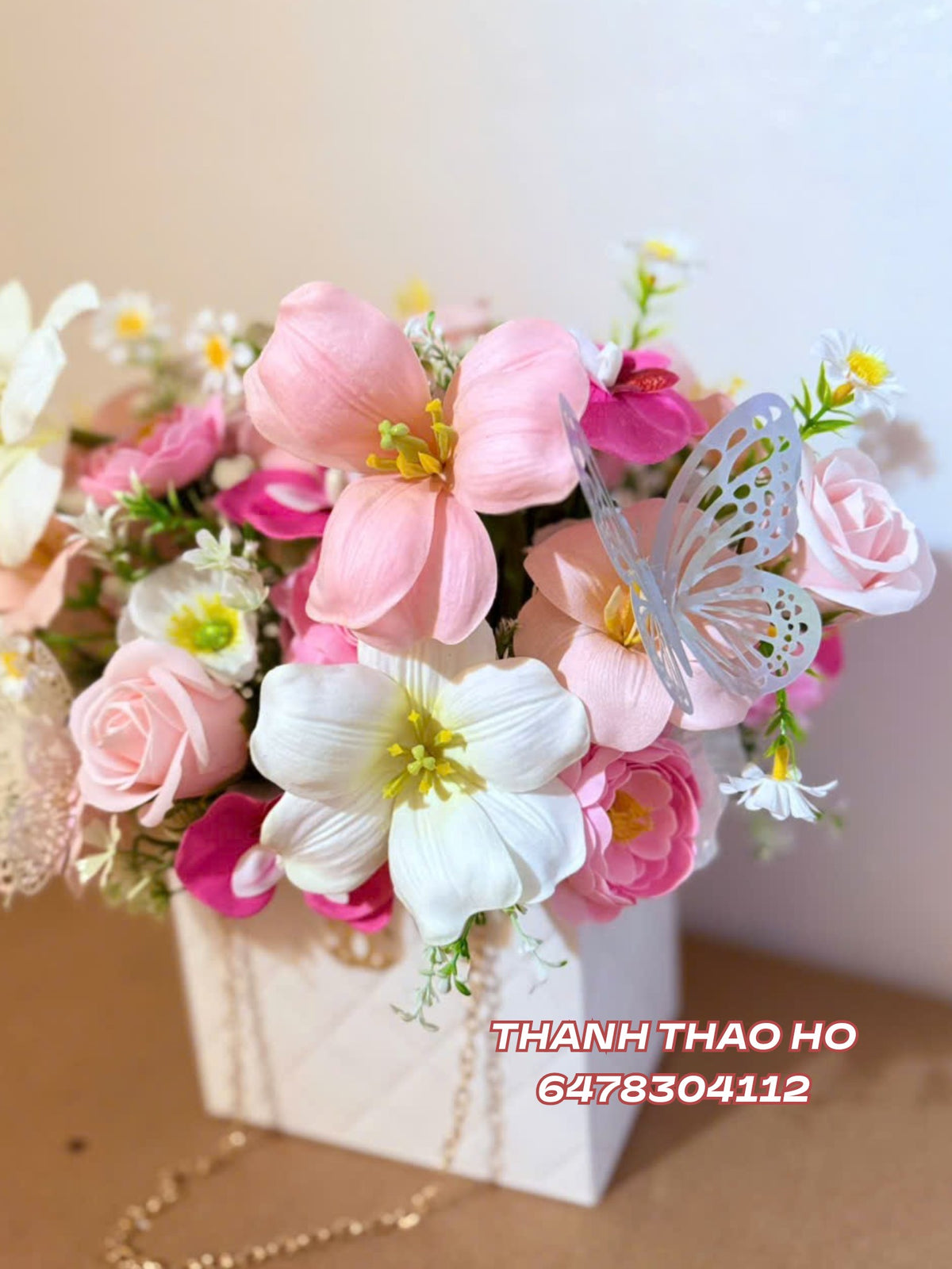 Giỏ hoa hình túi tone hông tulip phối tự nhiên