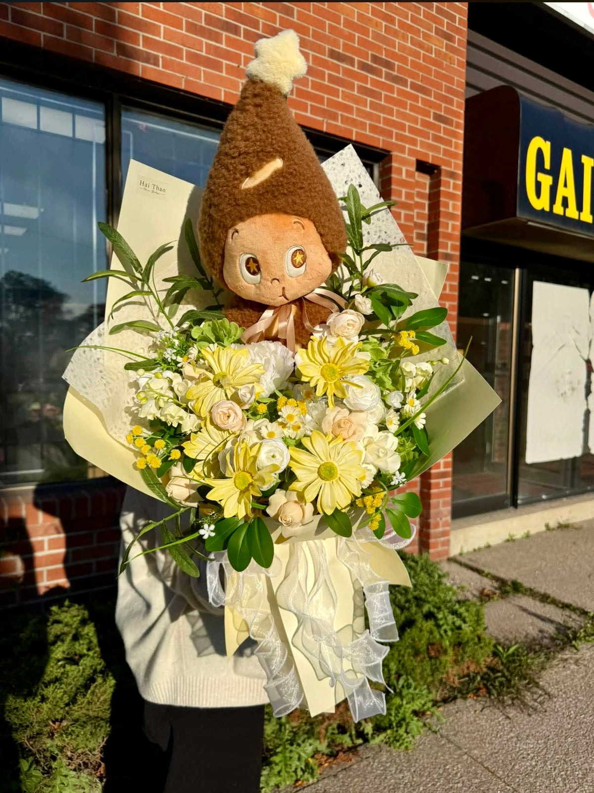 Fresh Flower - Yellow flowers with soft pastel green accents 💛💚