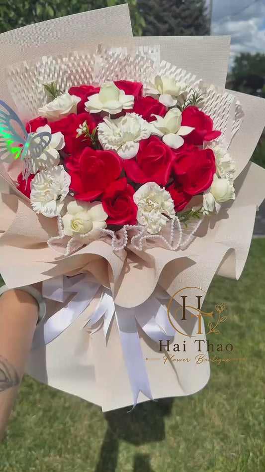 Hoa sáp đỏ mix trắng kem