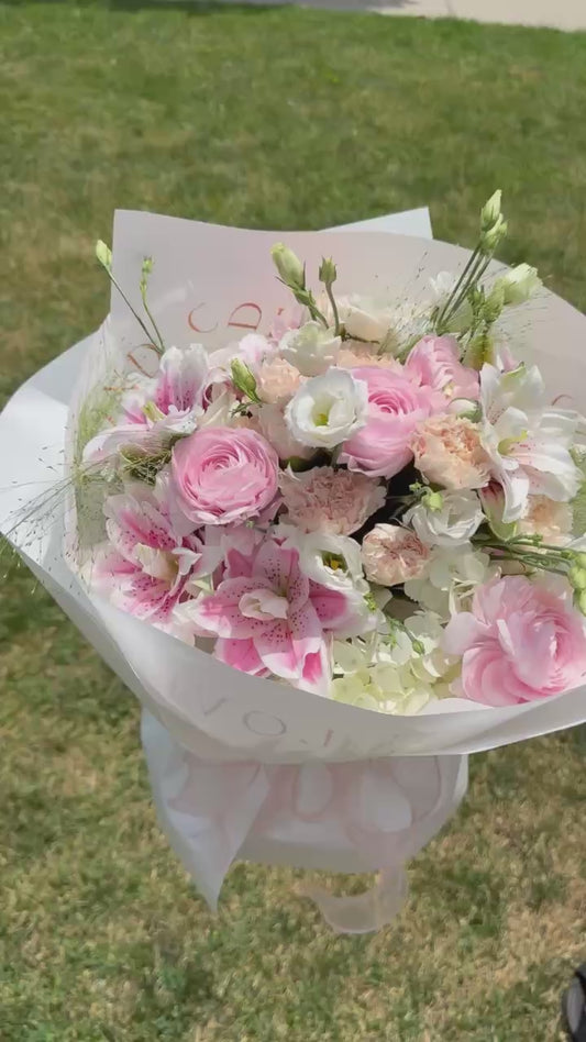 Hoa tươi mix nhiều loại tone màu pastel