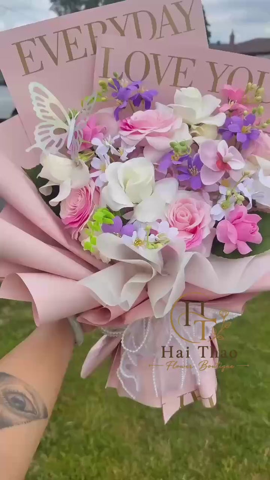 Hoa sáp mix freestyle hồng tím & kem làm chủ đạo