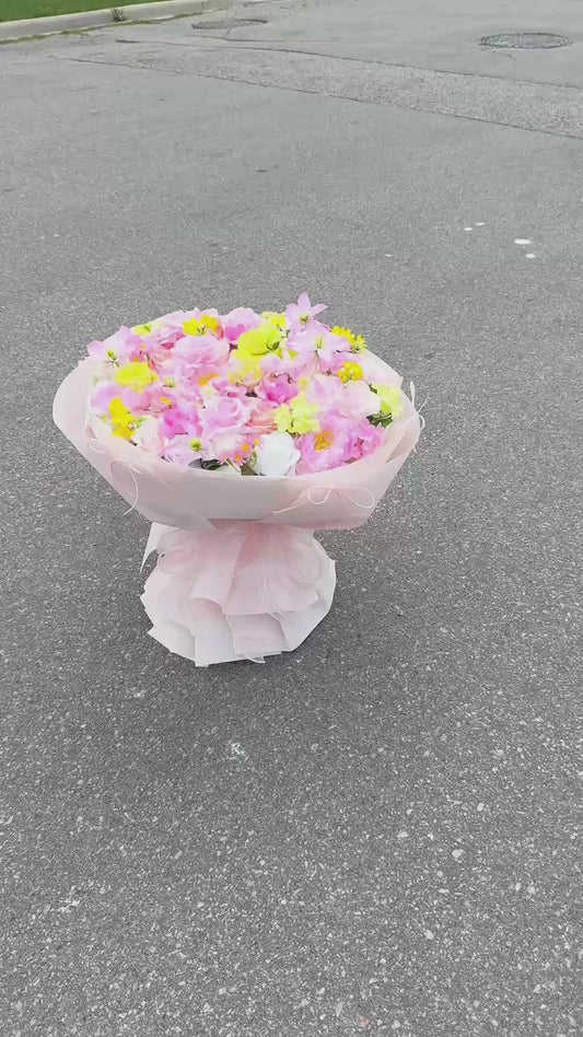 A round-shaped mixed-flower bouquet with a slightly tall, structured base 🌸💐