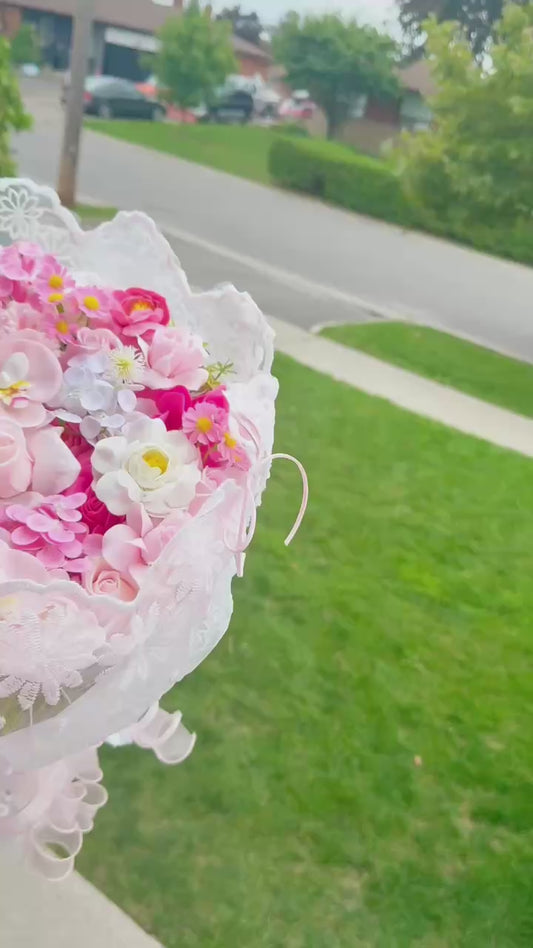 Round-shaped bouquet with 3 shades of white, light pink, and deep pink, finished with delicate lace fabric on the outside 🌸🎀