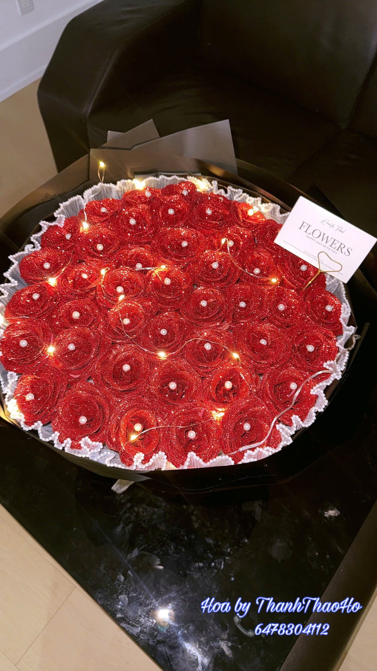 Hoa tone đỏ bling bling
