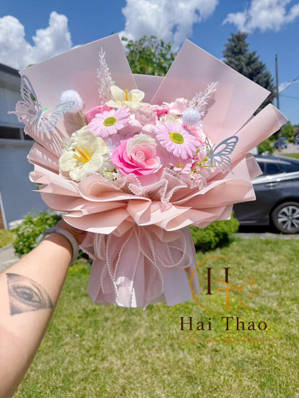 Hoa sáp tone hồng mix trắng, bám sát hoa thật nhất